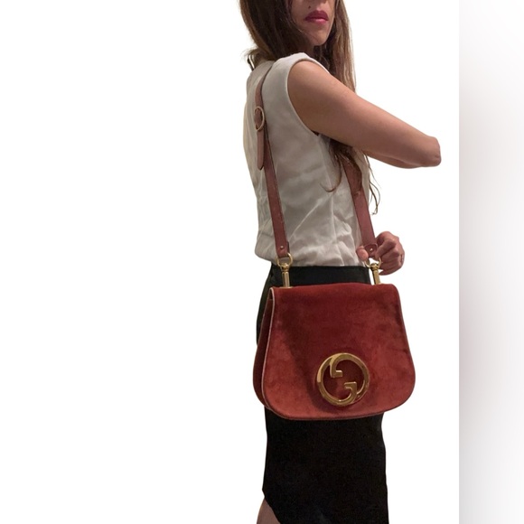 Gucci Tan Suede Blondie Shoulder Bag with Gold Emblem - Picture 1 of 13